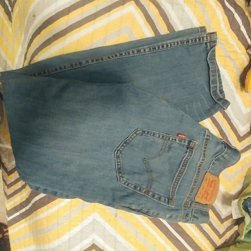 LEVI DISTRESSED ATHLETIC FIT JEANS